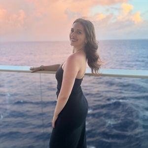 Meet your Posher, Caitlin